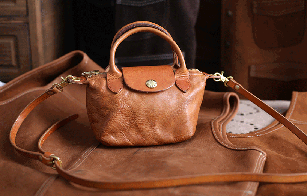 Vintage Luxe Cowhide Leather Handbag For Everyday Use