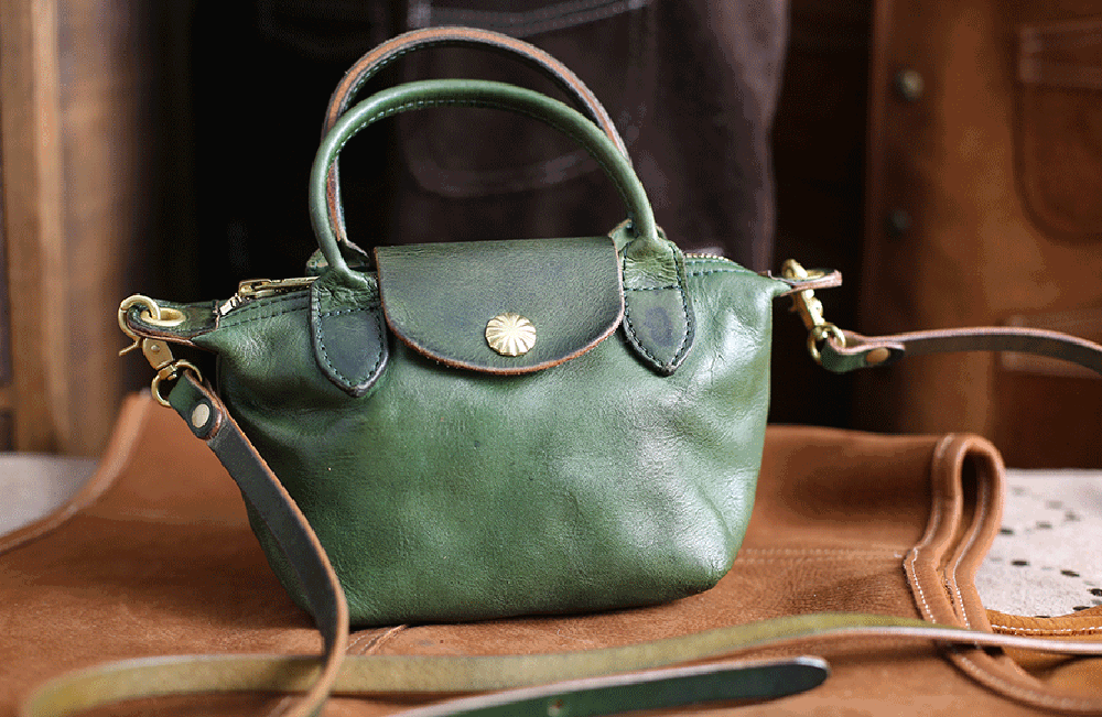 Vintage Luxe Cowhide Leather Handbag For Everyday Use
