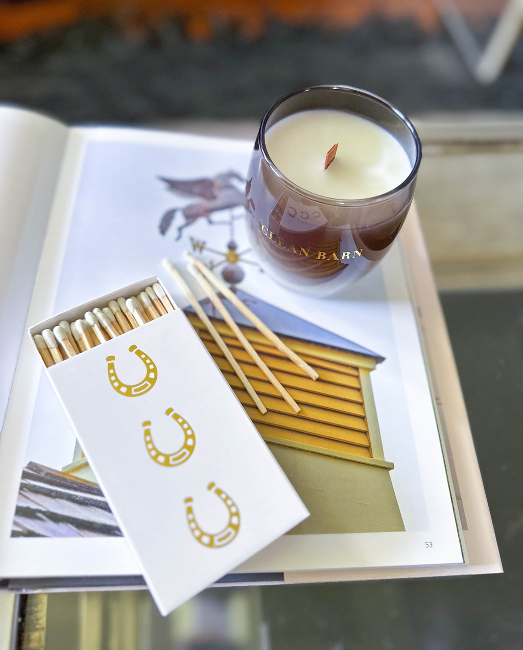 Black Oversized Horseshoe Matches