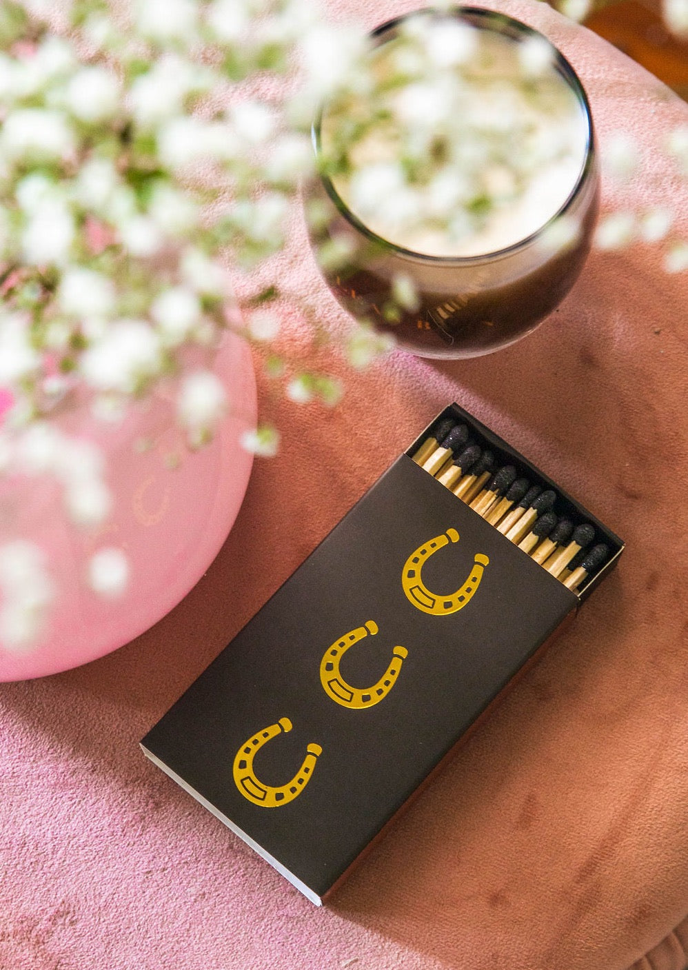 Black Oversized Horseshoe Matches