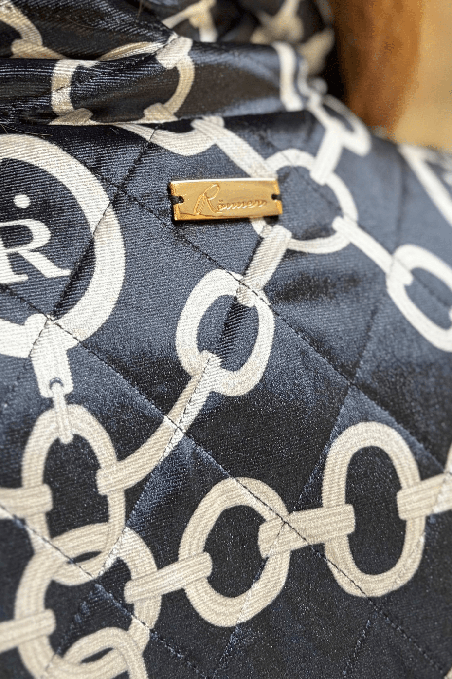 Aros | Florence Quilted Vest | Velvet